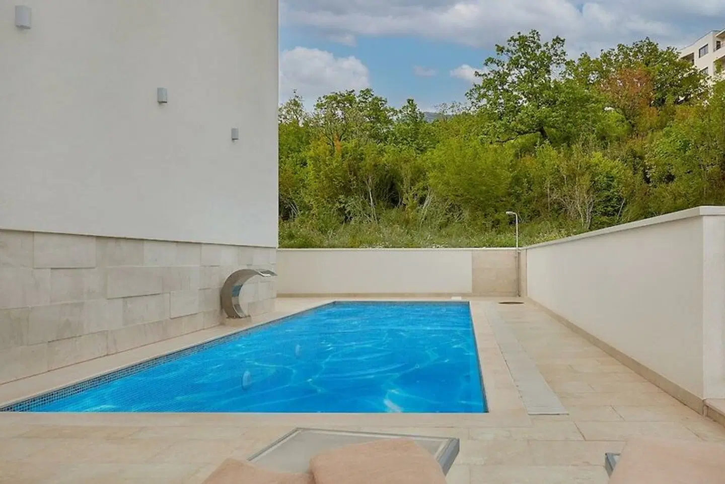 Larimar Hallenbad