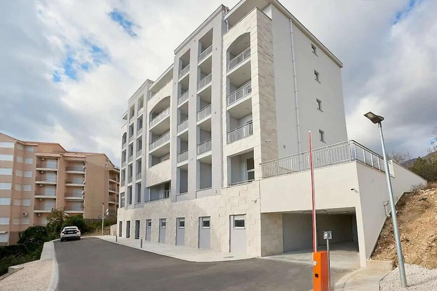 Larimar EXTERIOR