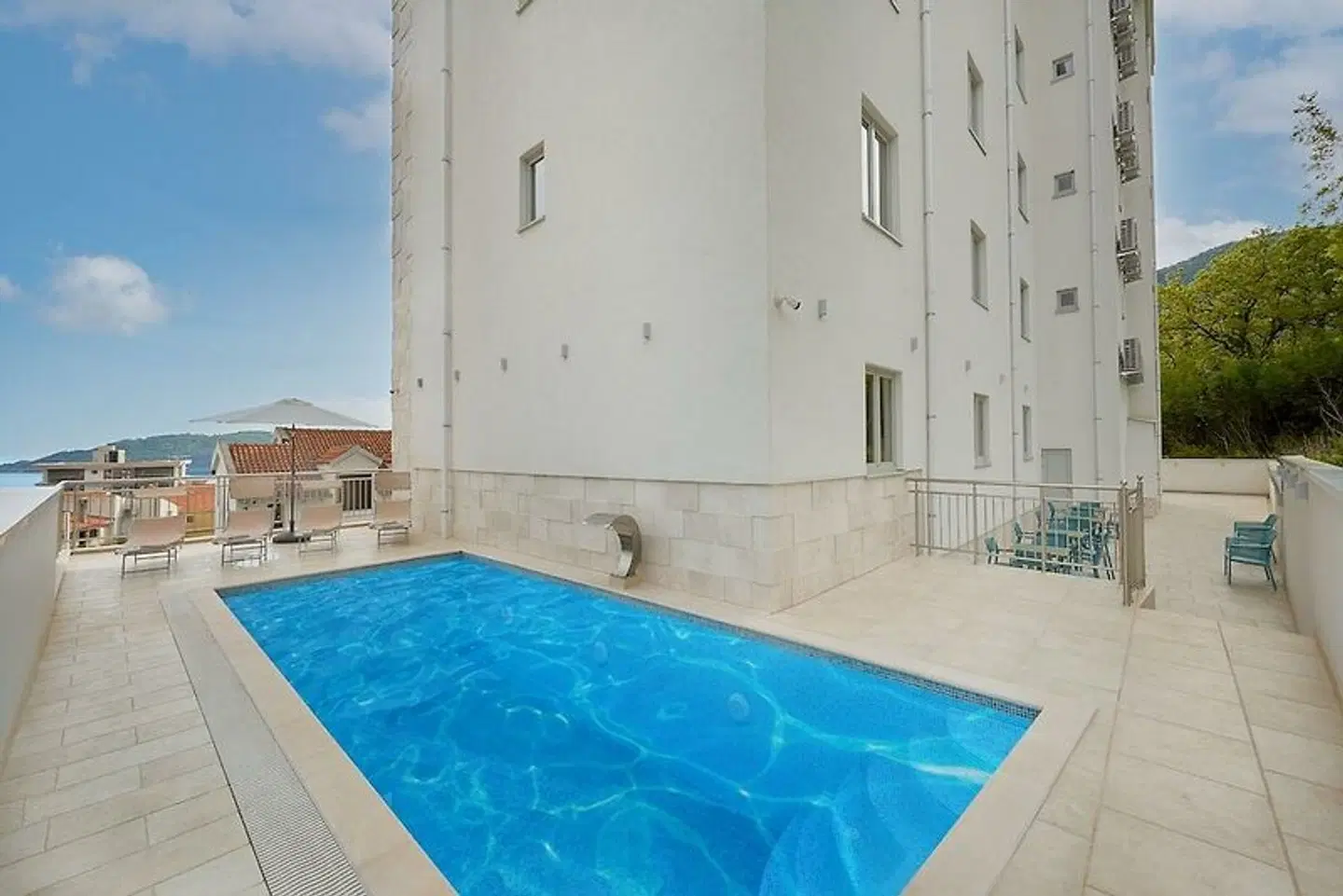 Larimar Hallenbad