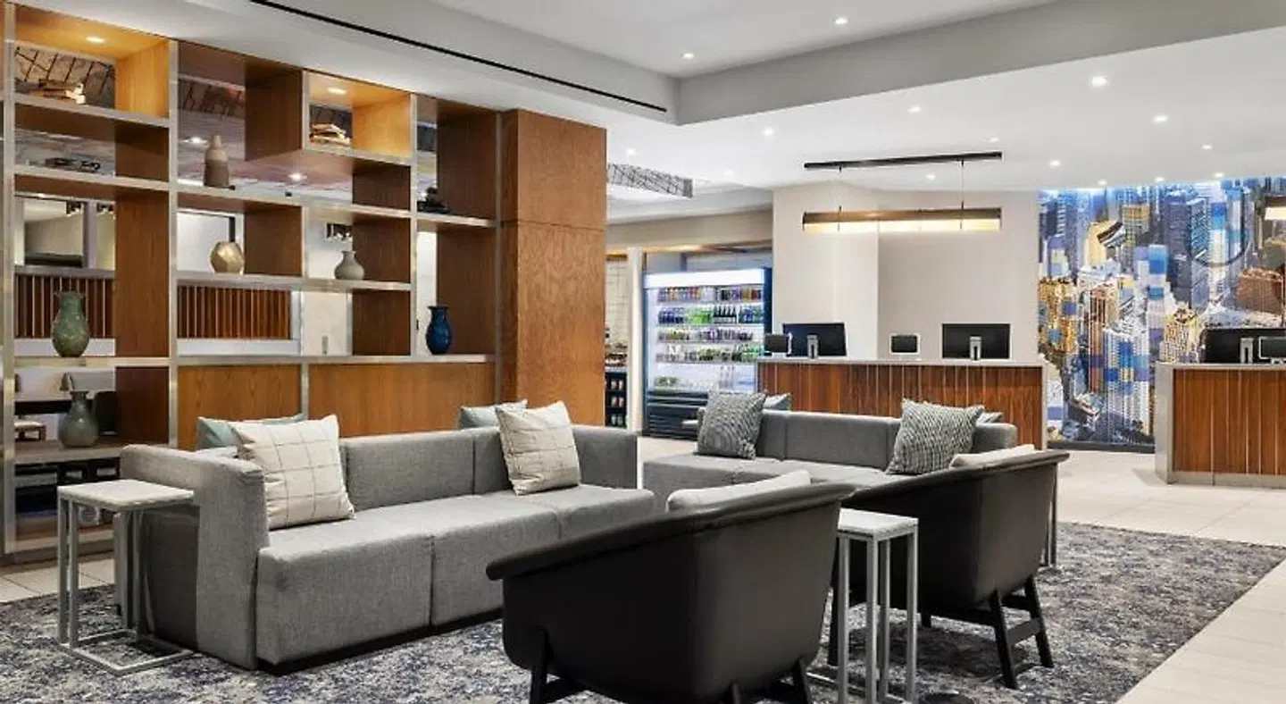Hyatt Place New York City / Times Square Bar