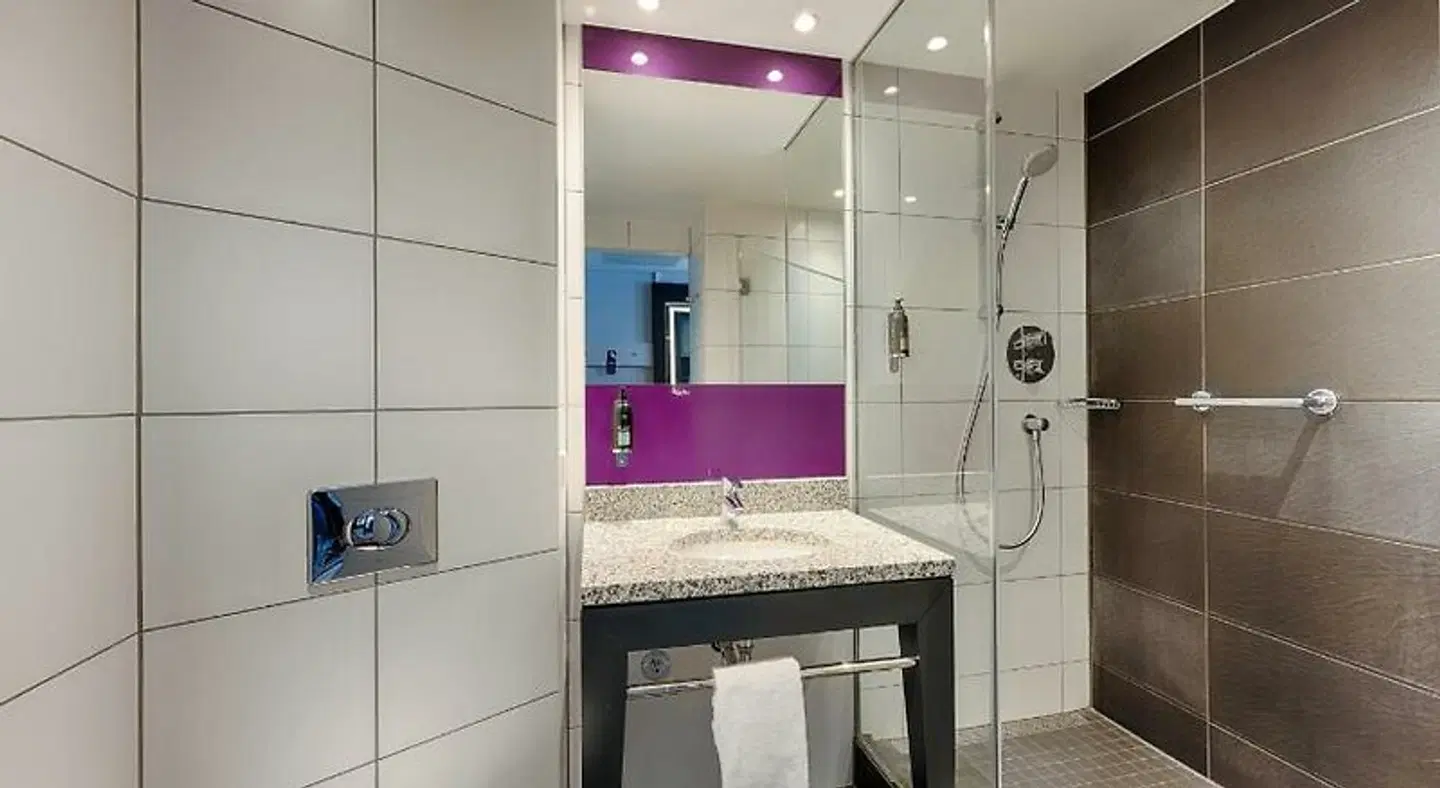 Premier Inn Duisburg City Altstadt Badezimmer