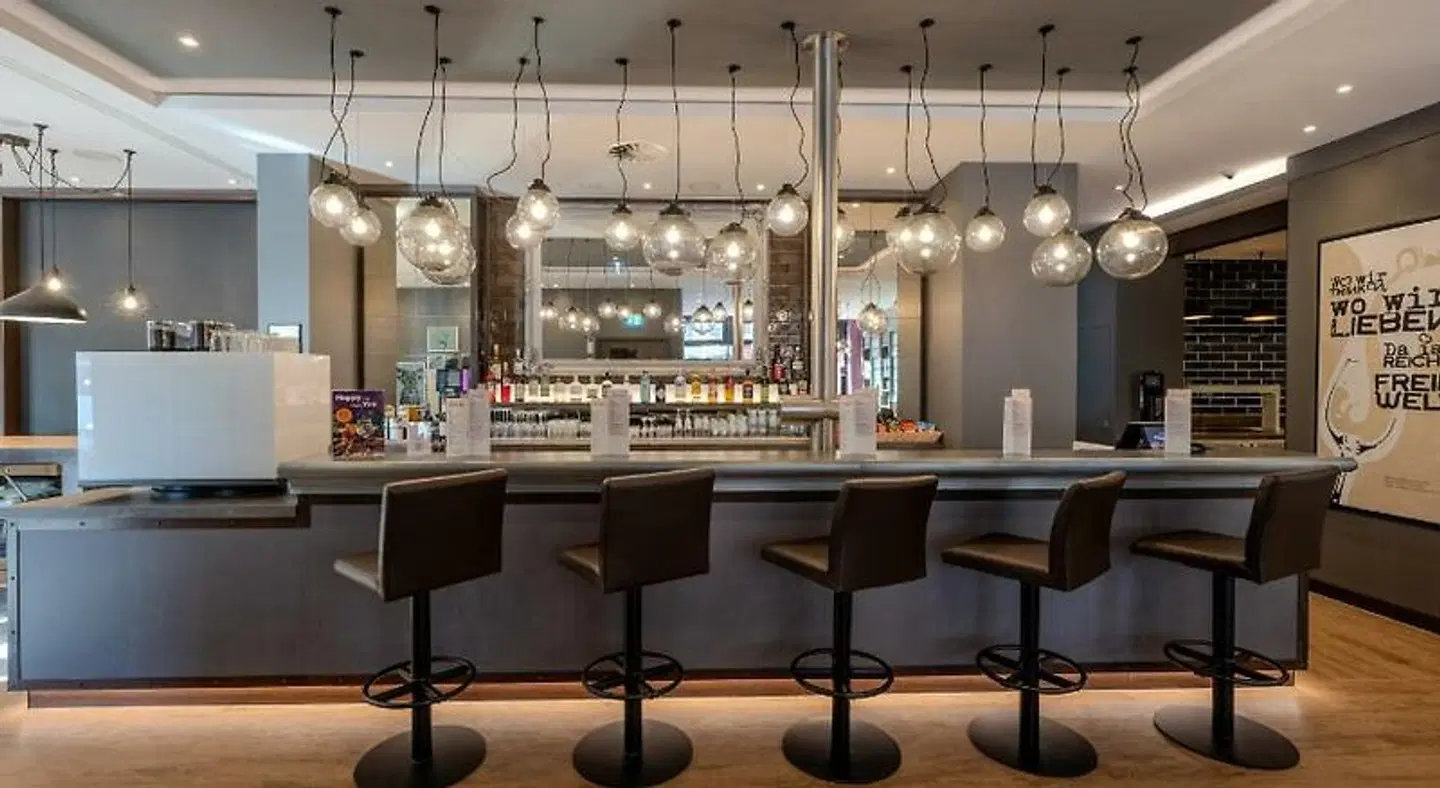 Premier Inn Hannover City Centre Bar