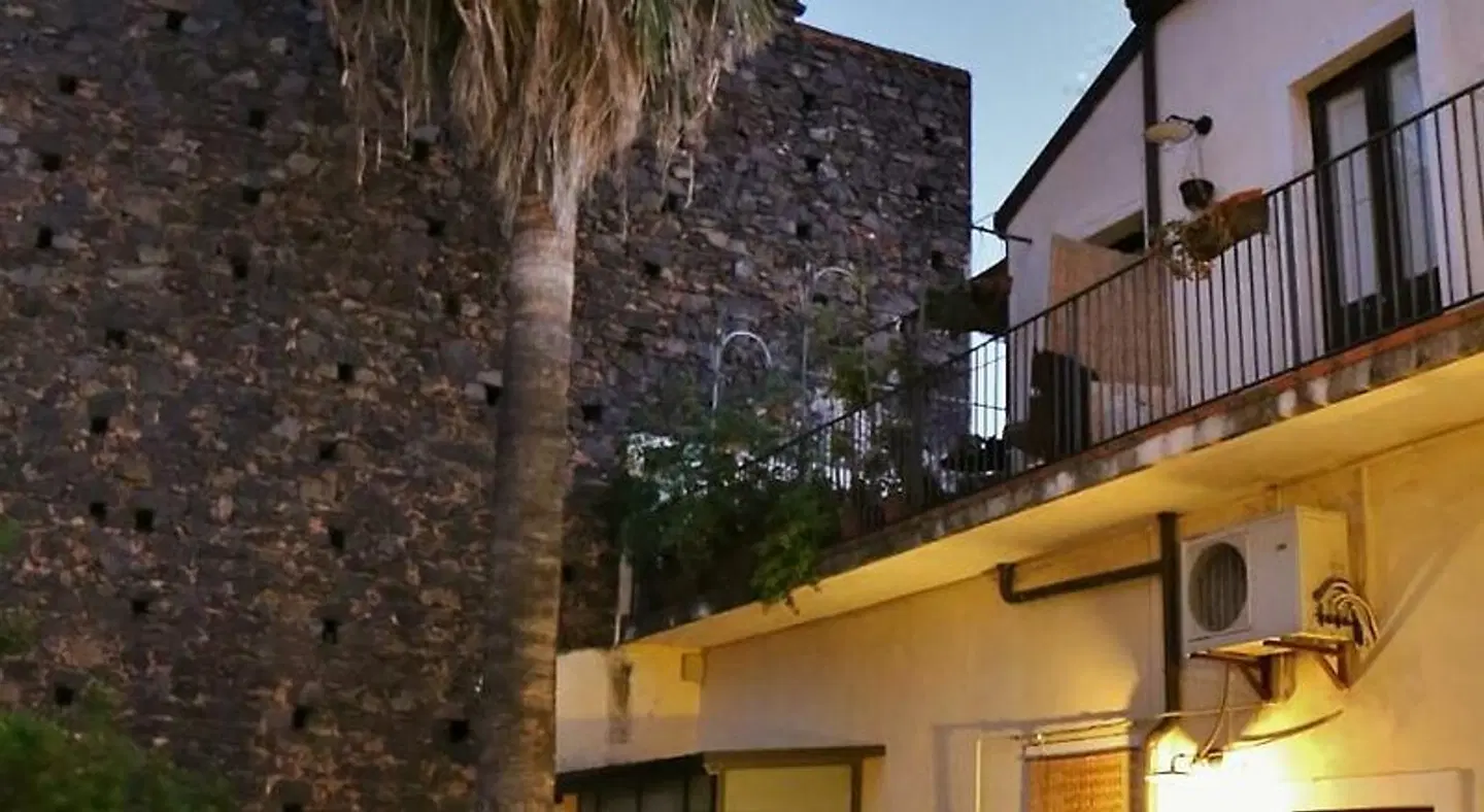 B&B Opera EXTERIOR
