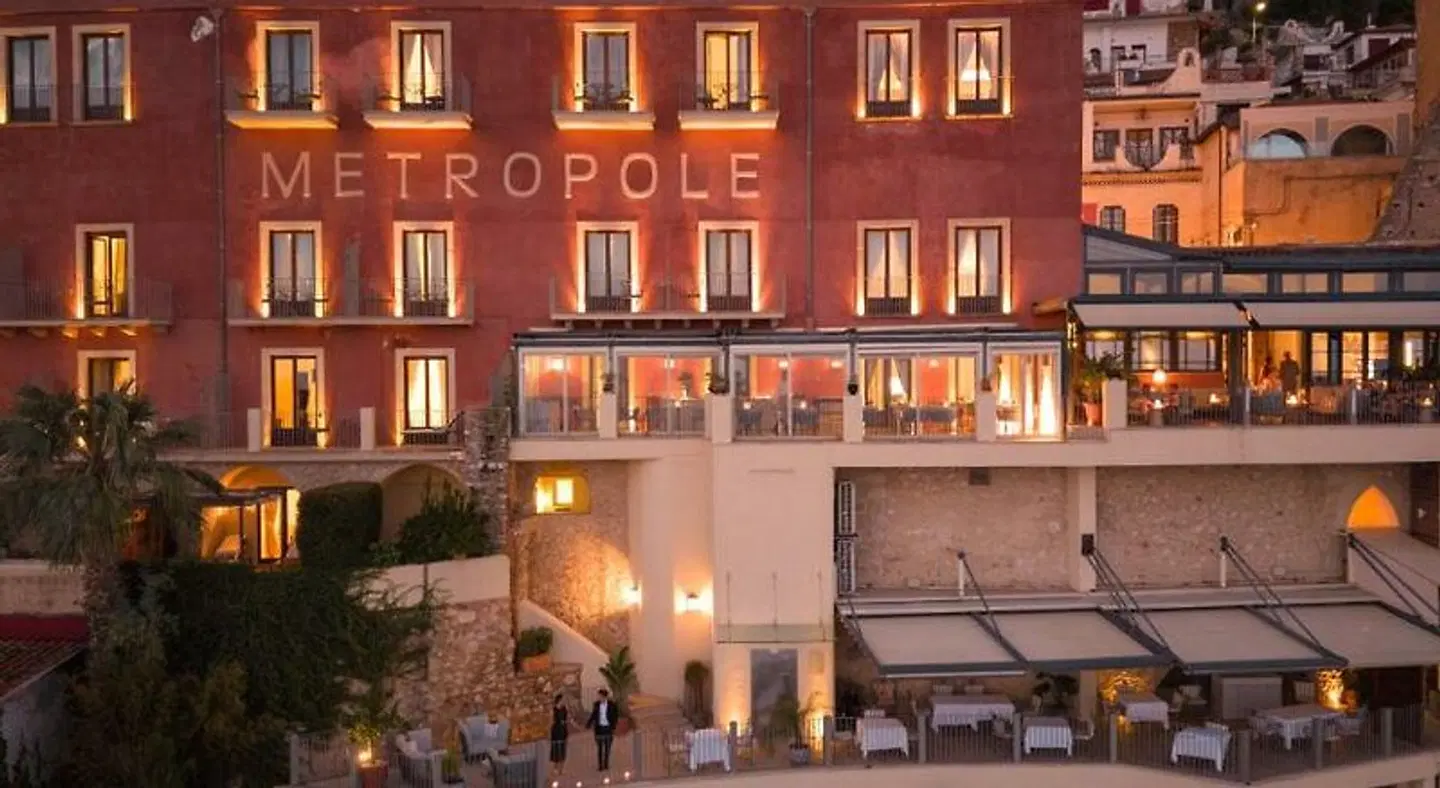 Metropole Hotel EXTERIOR