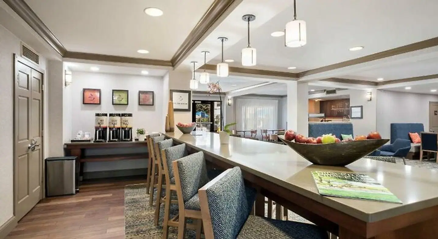 Hampton Inn Princeton Bar