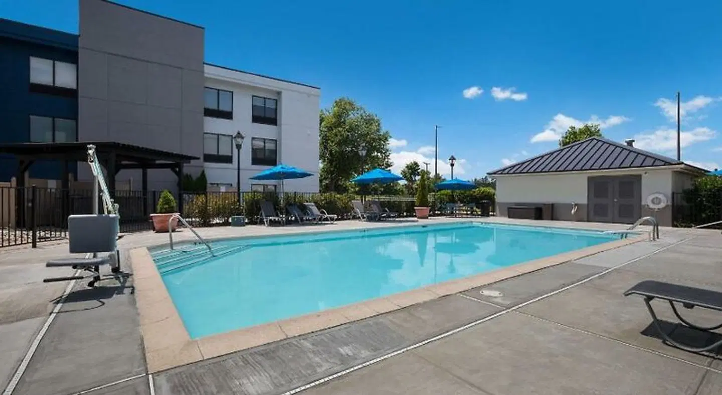 Hampton Inn Princeton OUTDOOR_POOL