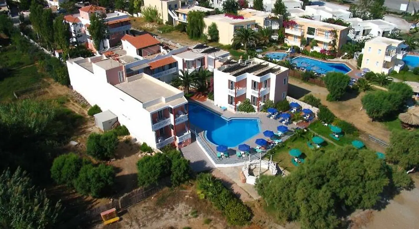 Eden Beach Hotel EXTERIOR