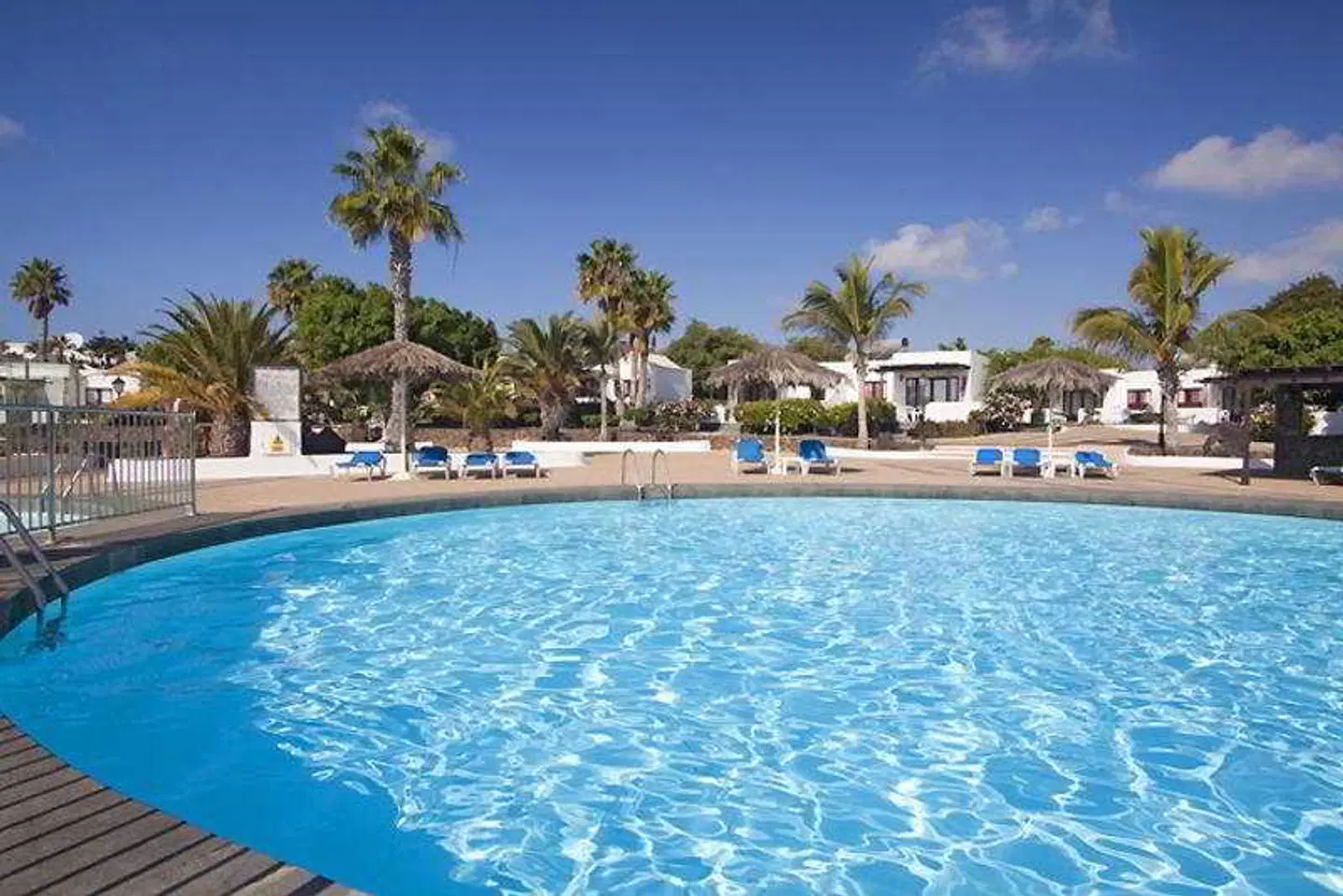 Bungalows Playa Limones OUTDOOR_POOL