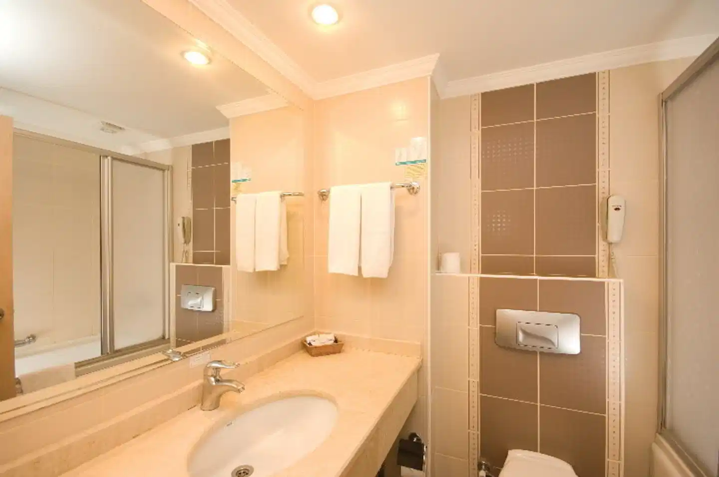 Holiday Garden Resort Badezimmer