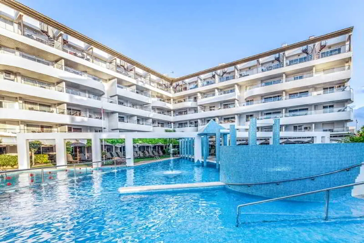 Ona Garden Lago OUTDOOR_POOL