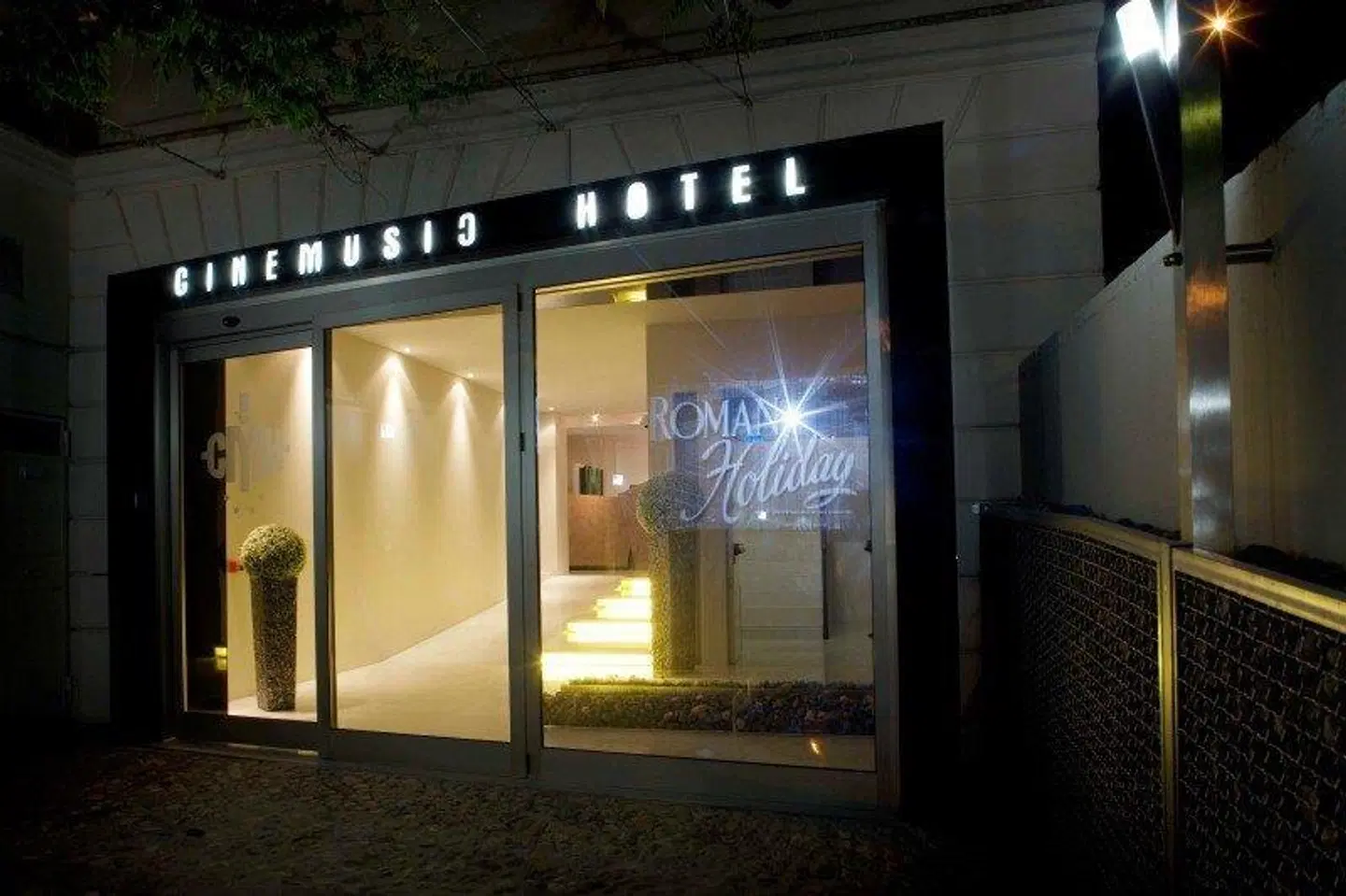 Best Western Cinemusic Hotel EXTERIOR