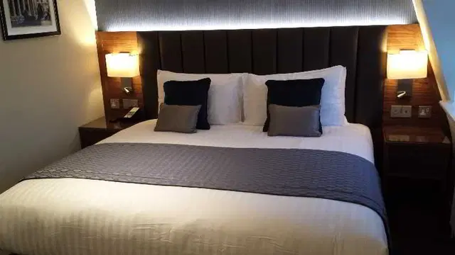 Norfolk Towers ROOM_EXAMPLE