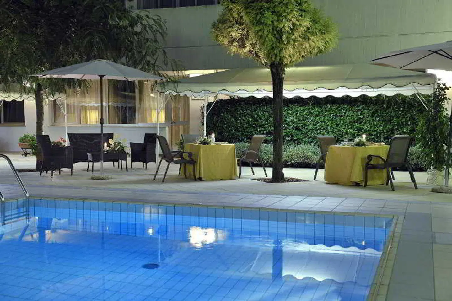 Perugia Plaza Hotel OUTDOOR_POOL