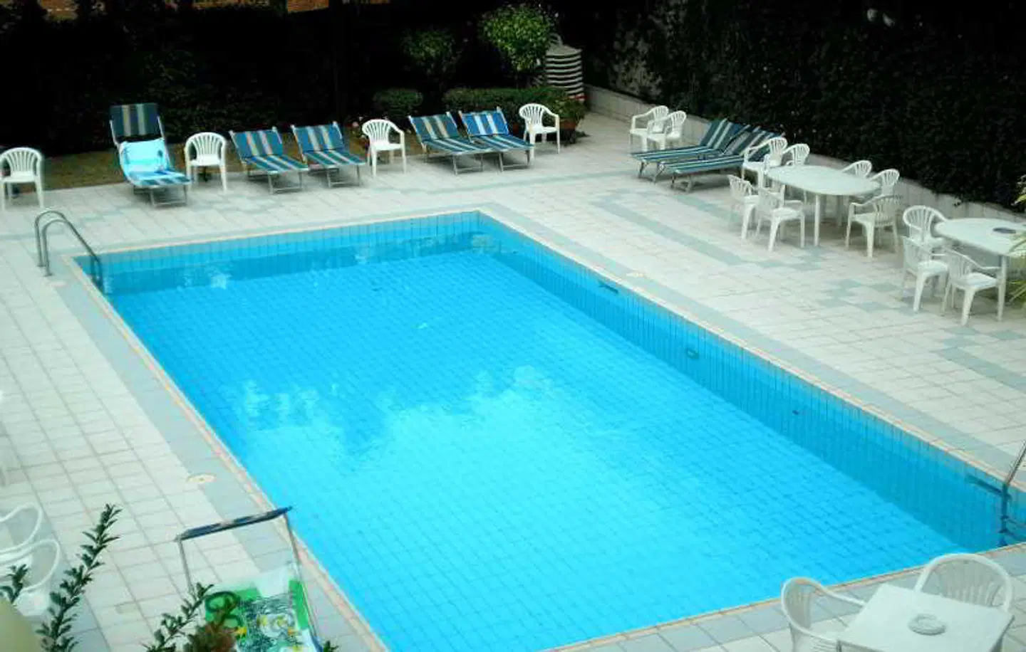 Perugia Plaza Hotel OUTDOOR_POOL