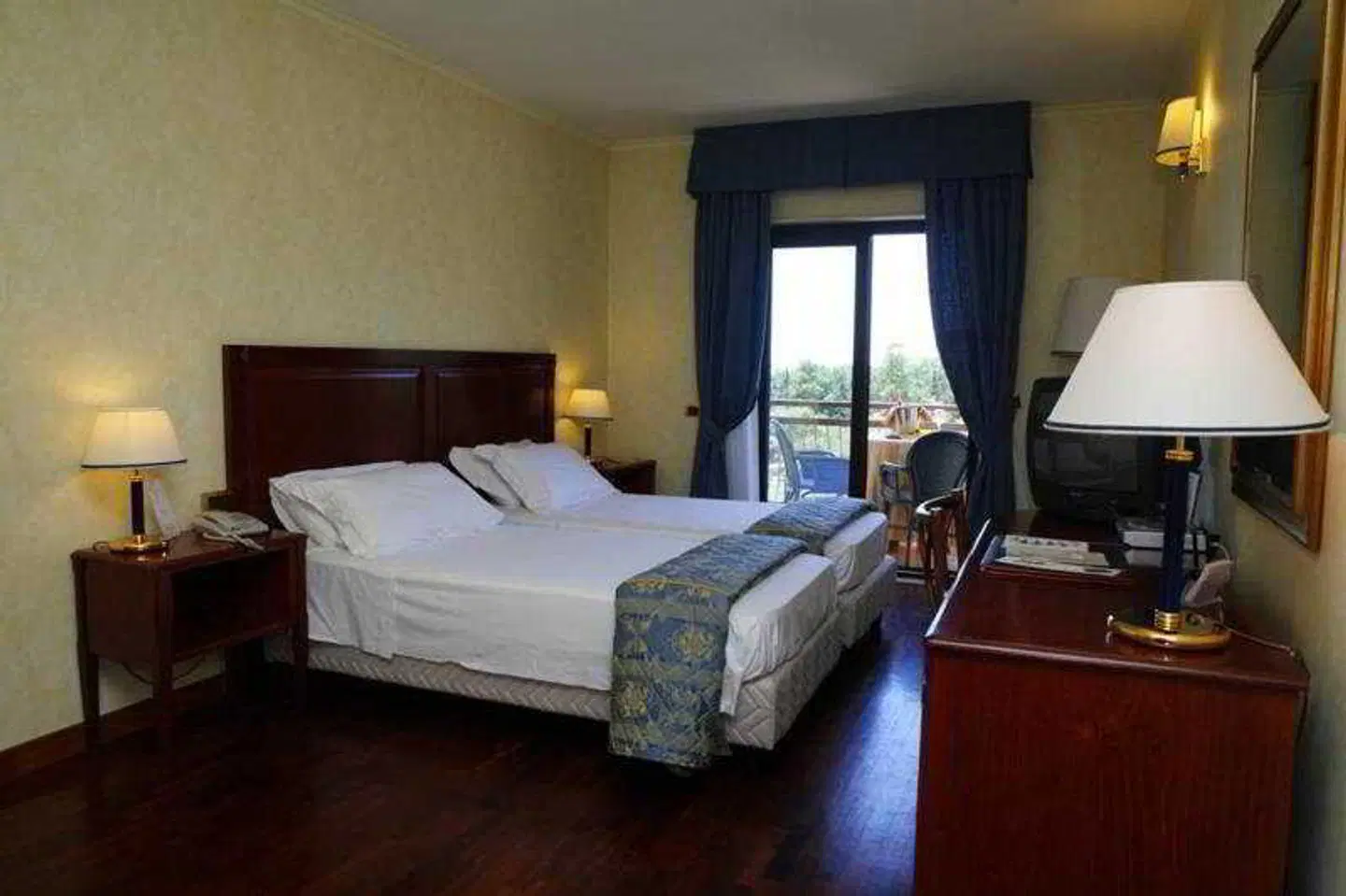 Della Valle ROOM_EXAMPLE