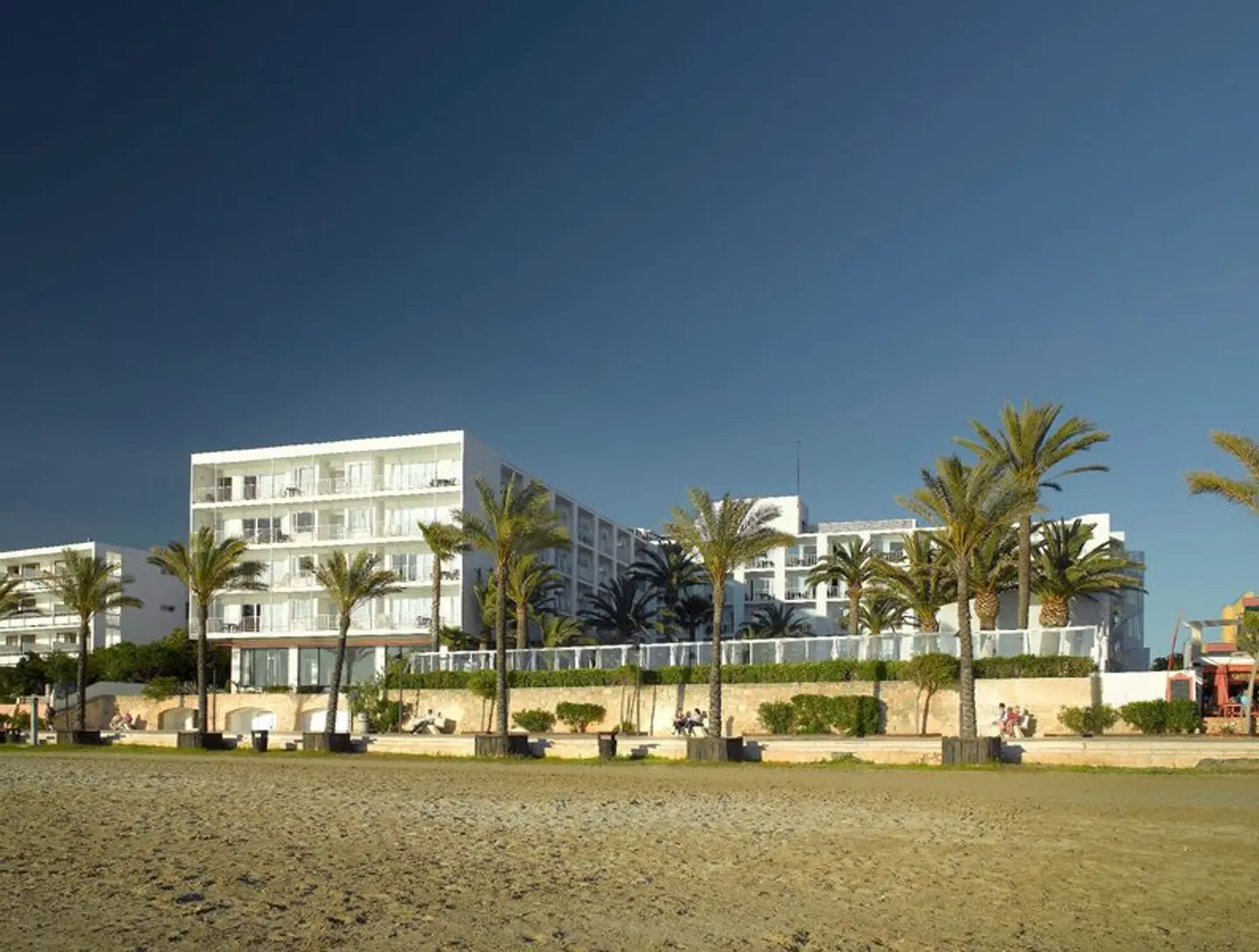 Palladium Palmyra EXTERIOR