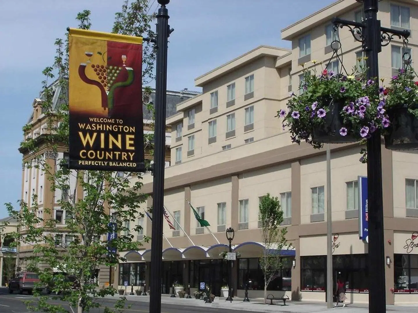 Hilton Garden Inn Yakima EXTERIOR