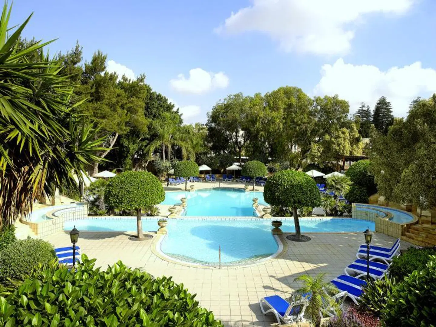 Corinthia Palace & Spa OUTDOOR_POOL