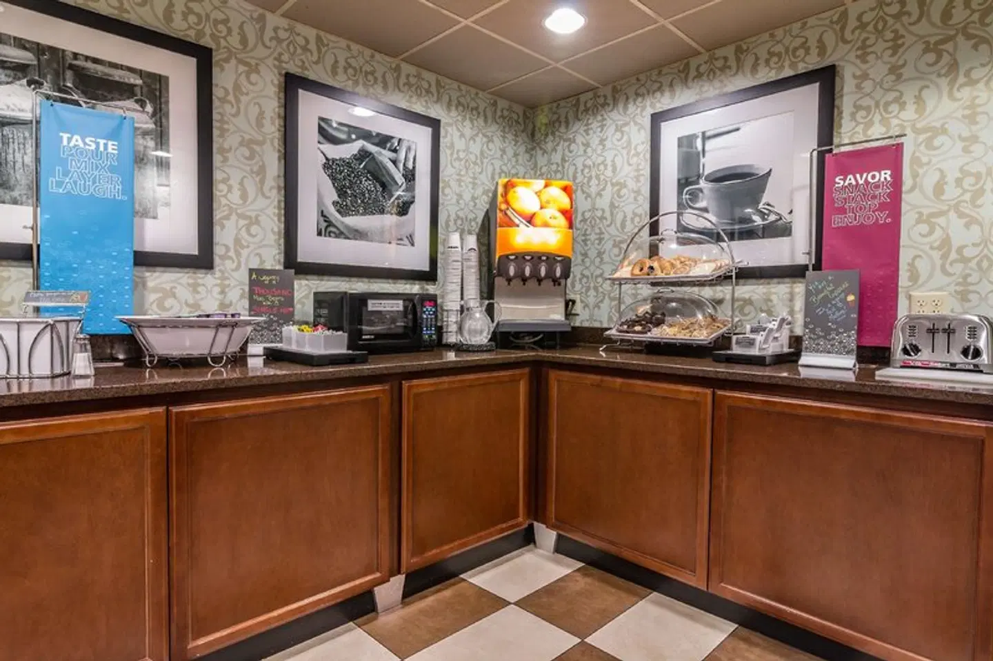 Hampton Inn Winchester-University/ Mall Restaurant