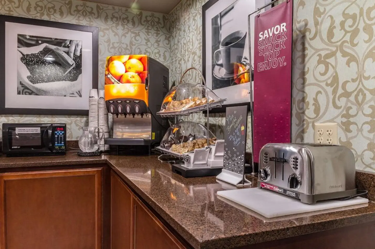 Hampton Inn Winchester-University/ Mall Restaurant