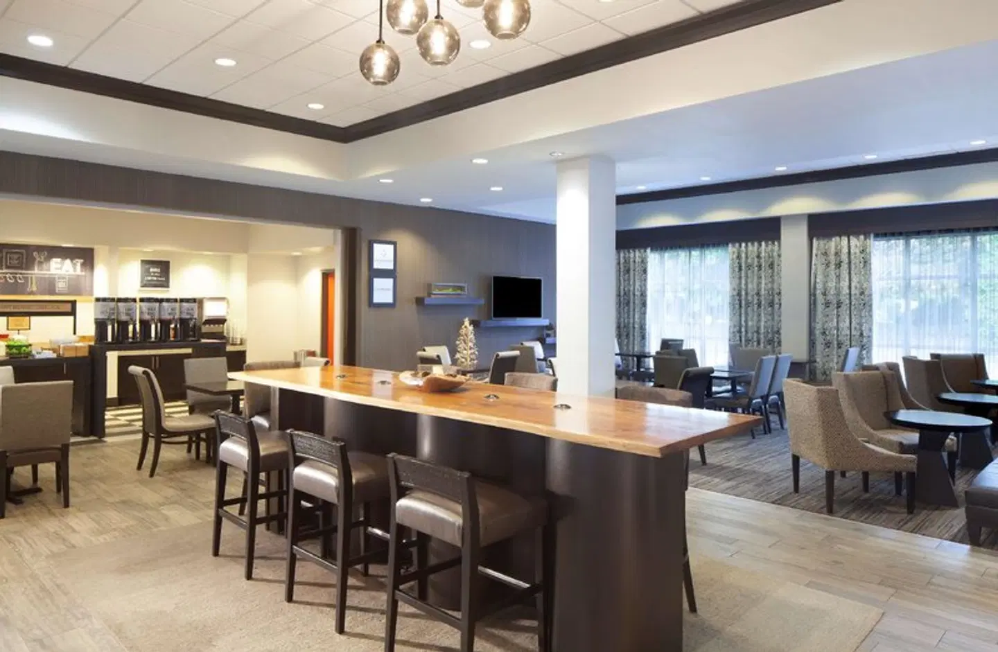 Hampton Inn Parsippany Bar