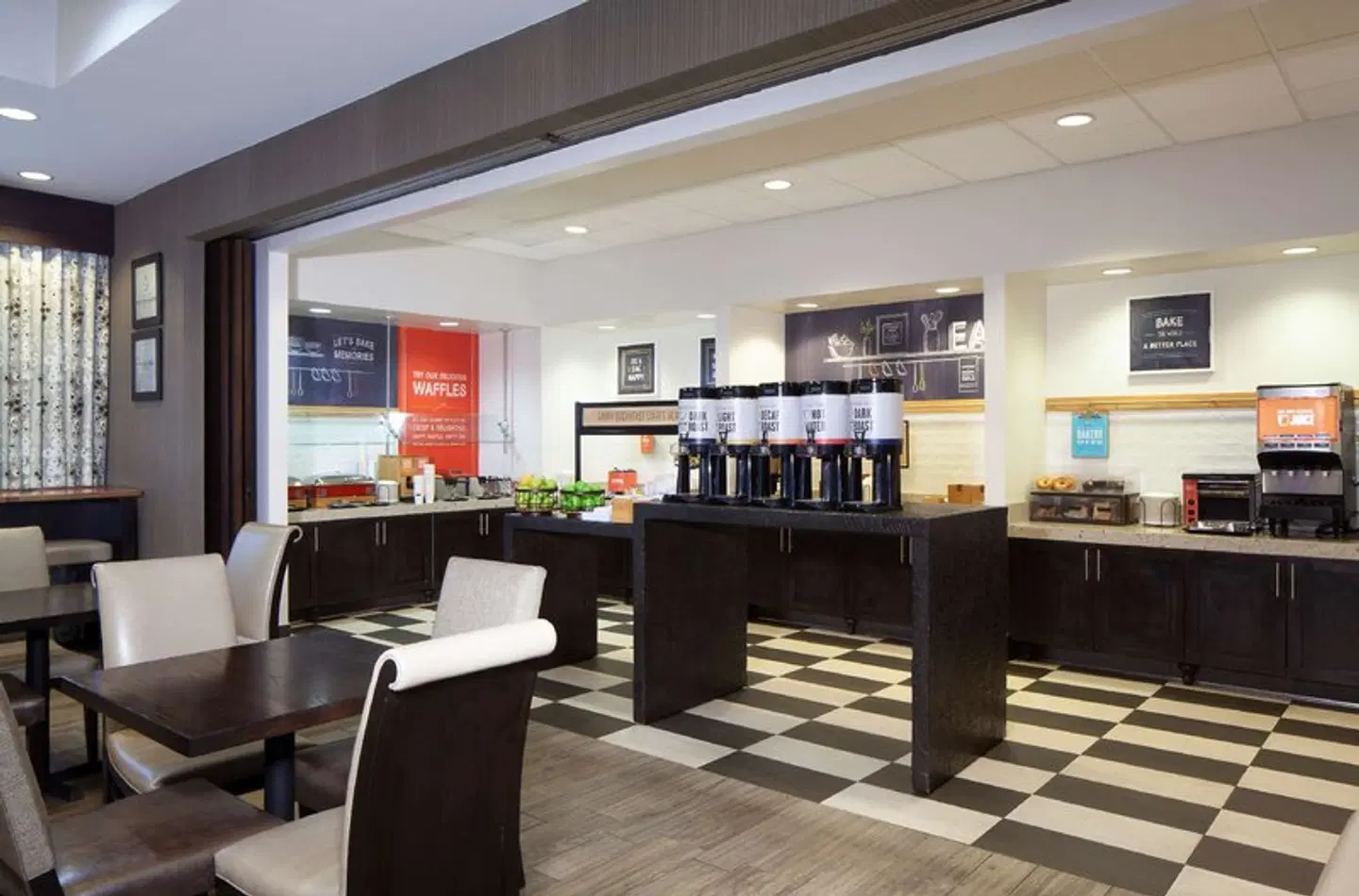 Hampton Inn Parsippany Bar
