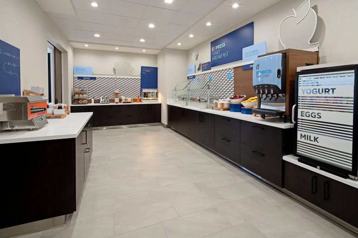 Holiday Inn Express & Suites Valencia - Santa Clarita by IHG Bar