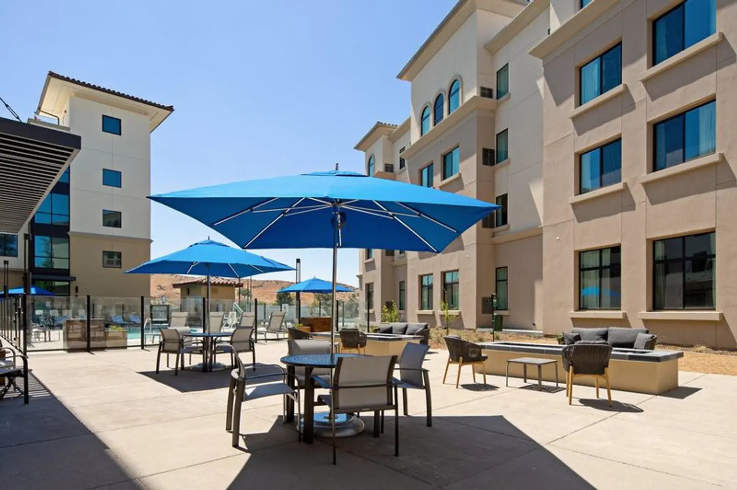 Holiday Inn Express & Suites Valencia - Santa Clarita by IHG Terrasse