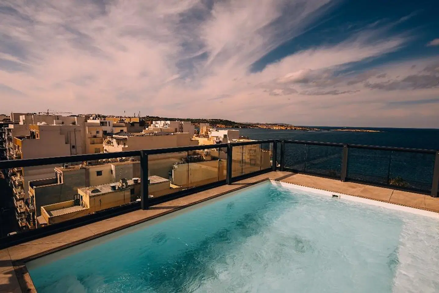 Primera OUTDOOR_POOL
