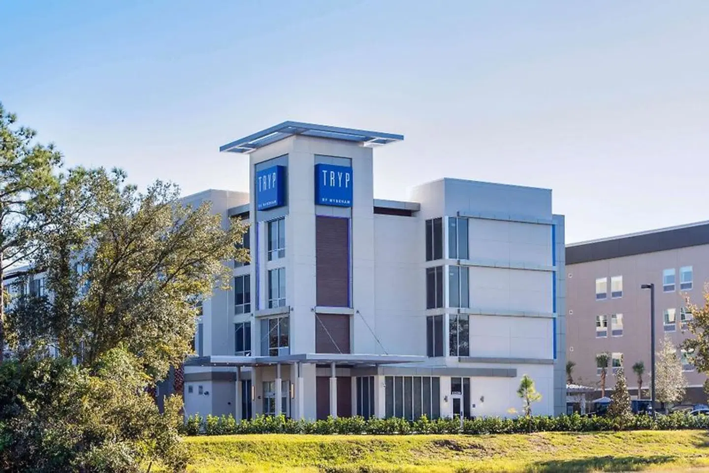TRYP by Wyndham Orlando EXTERIOR