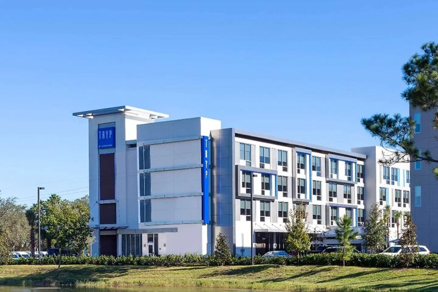 TRYP by Wyndham Orlando EXTERIOR