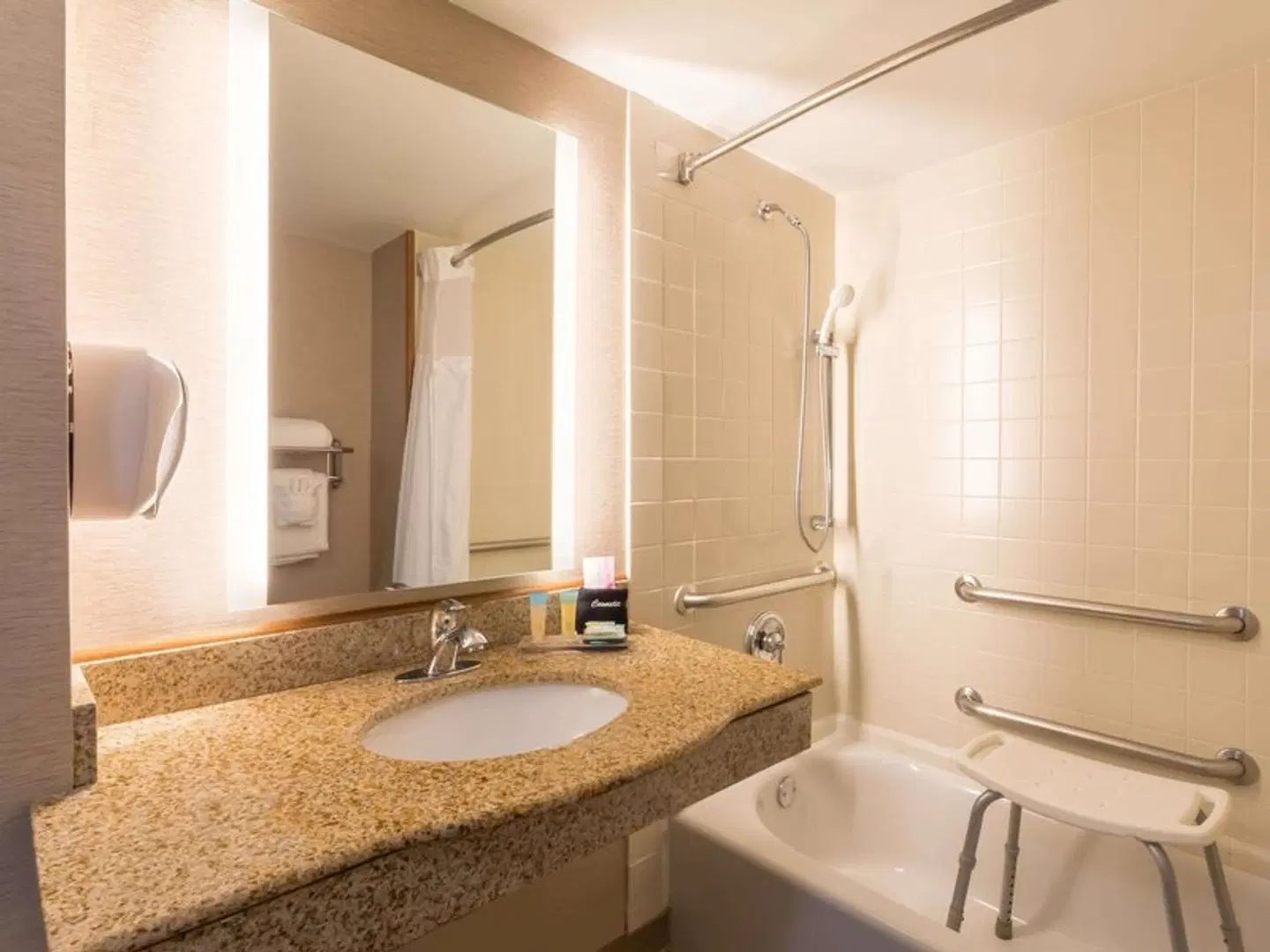 Wingate by Wyndham Convention Ctr Closest Universal Orlando Badezimmer