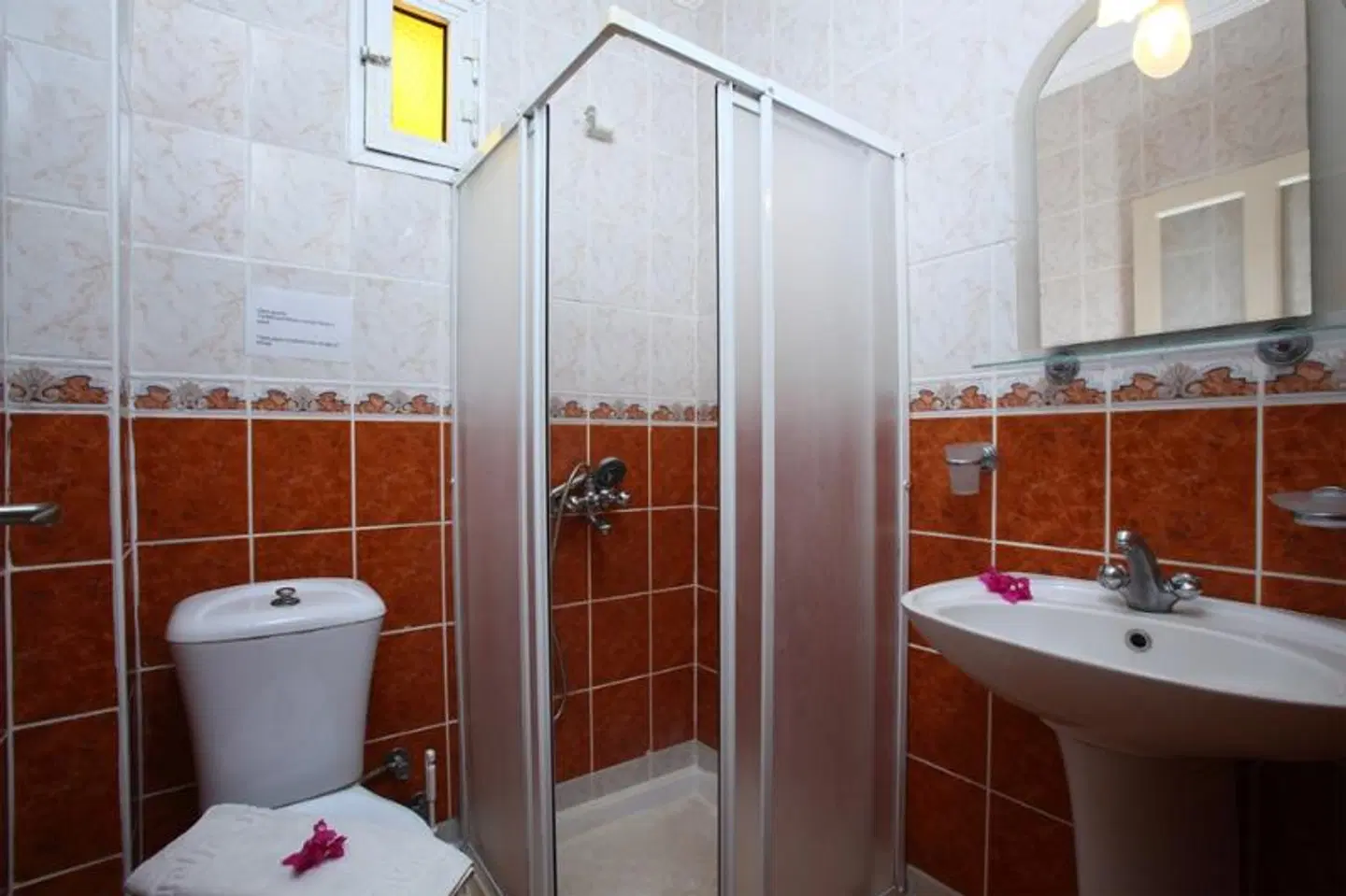 Summer Garden Suites and Beach Hotel Badezimmer