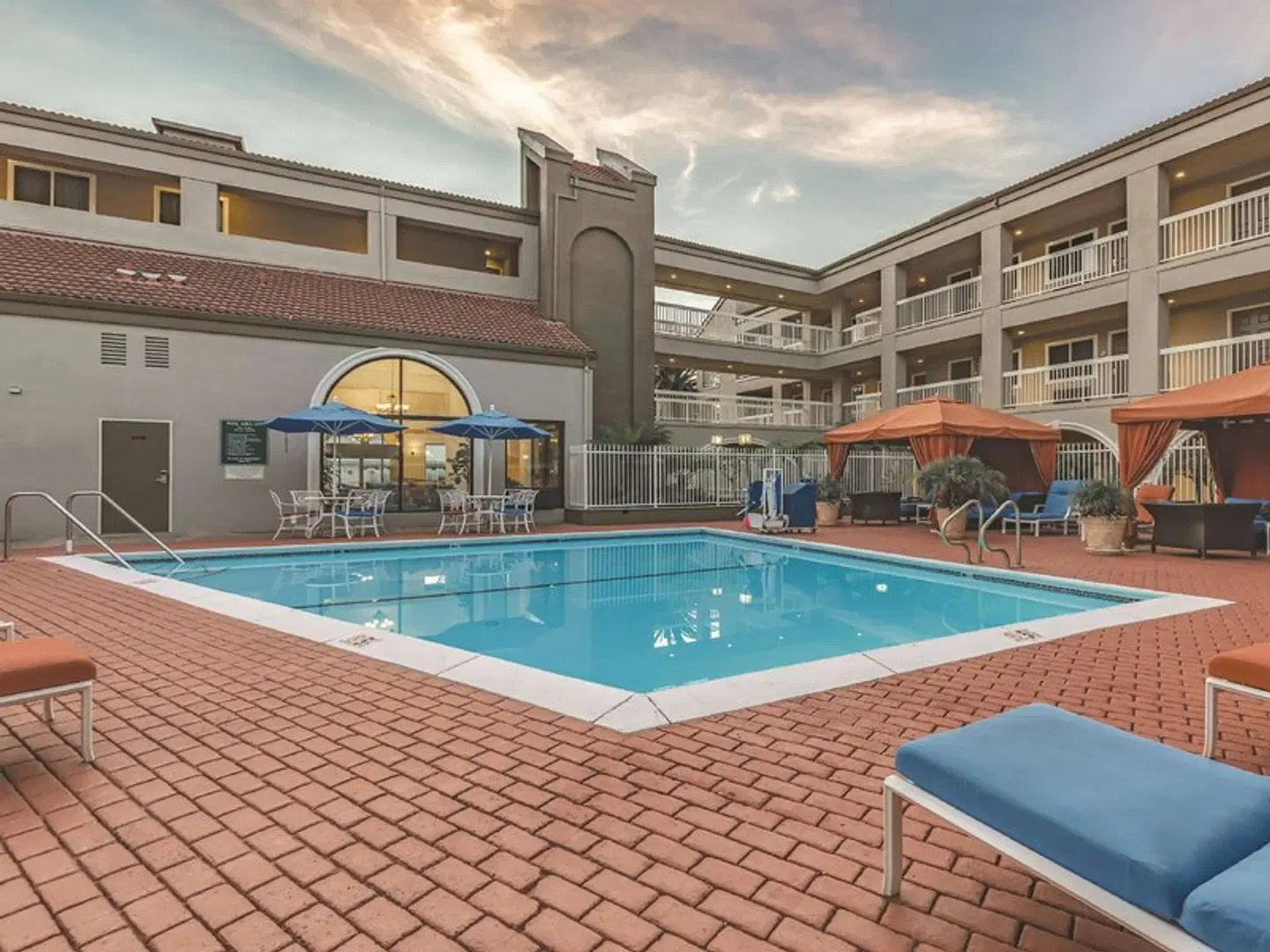 La Quinta by Wyndham San Francisco Airport West Hallenbad