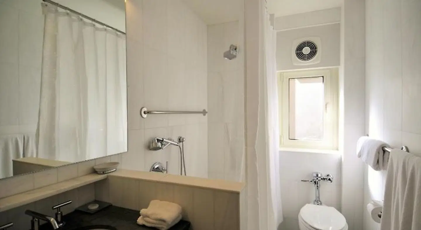 Lombardy Hotel Badezimmer