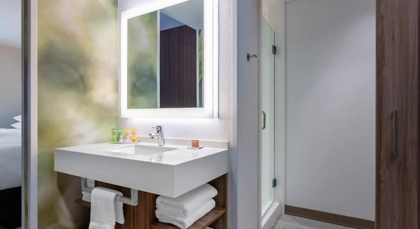 Wyndham Garden Orlando Universal / I Drive Badezimmer