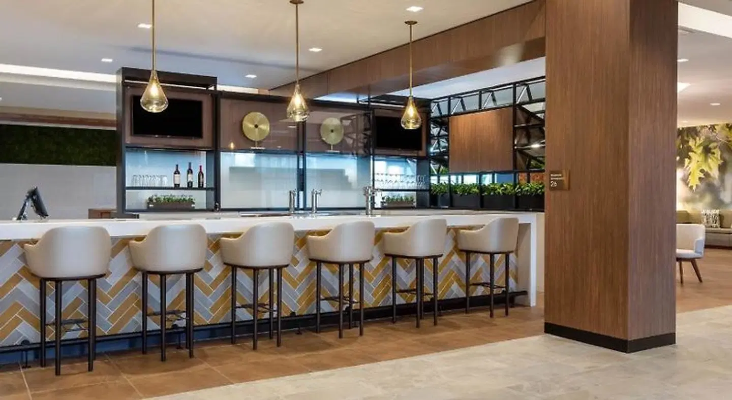 Wyndham Garden Orlando Universal / I Drive Bar