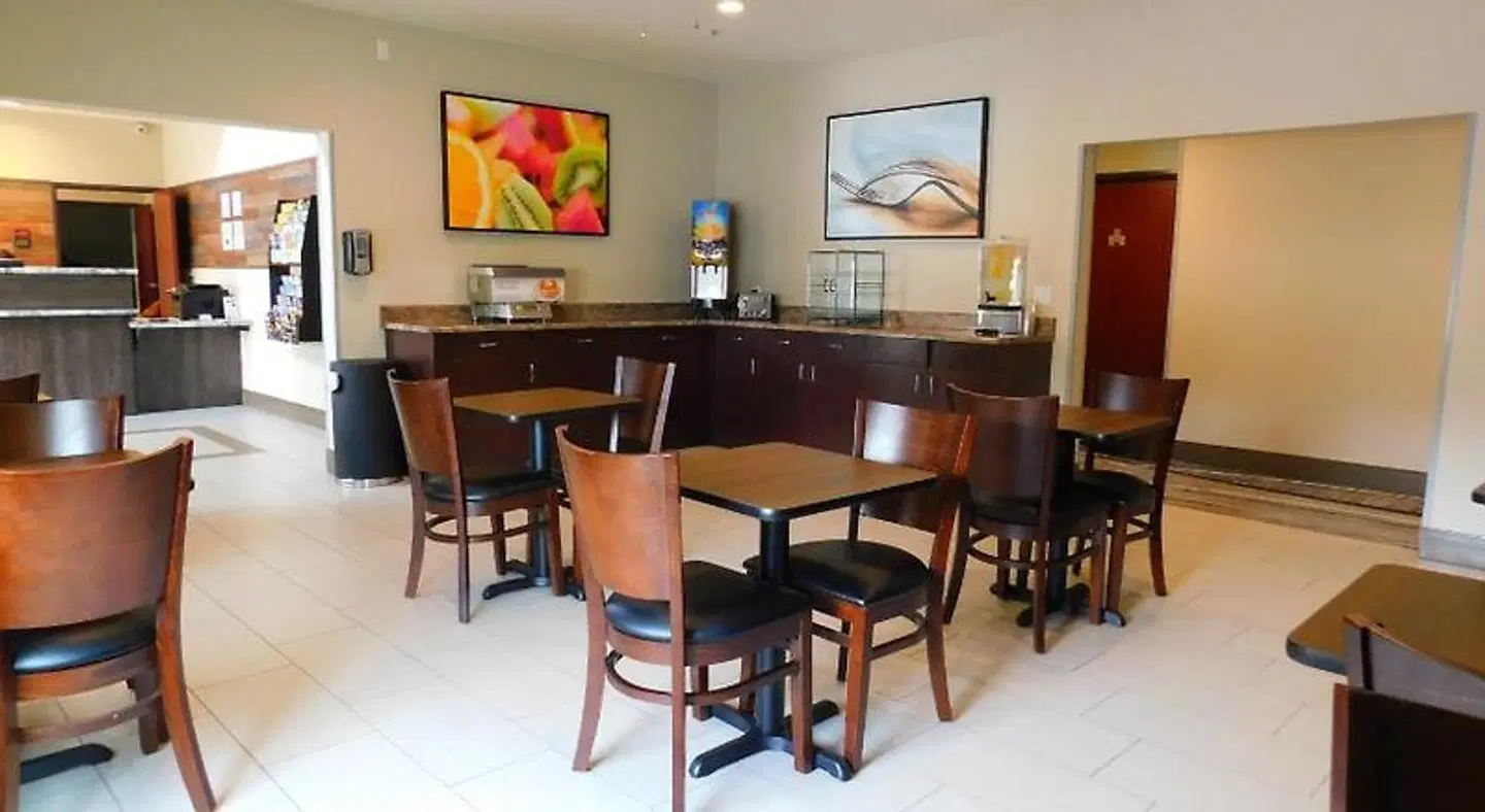 Island Suites Bar