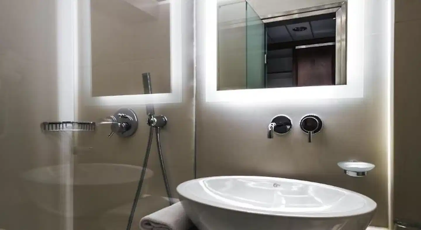 Golden Age Hotel Badezimmer