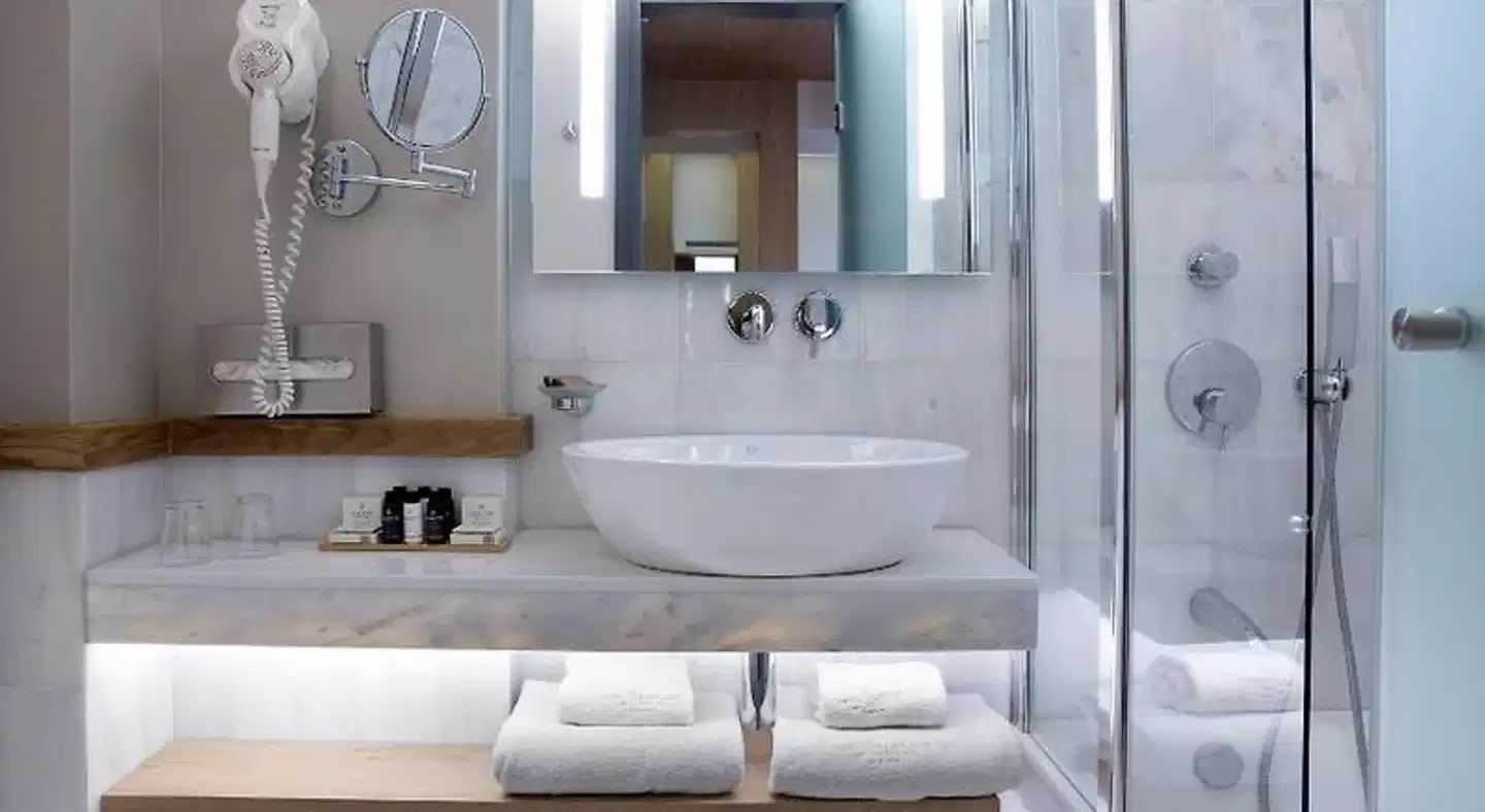 Golden Age Hotel Badezimmer