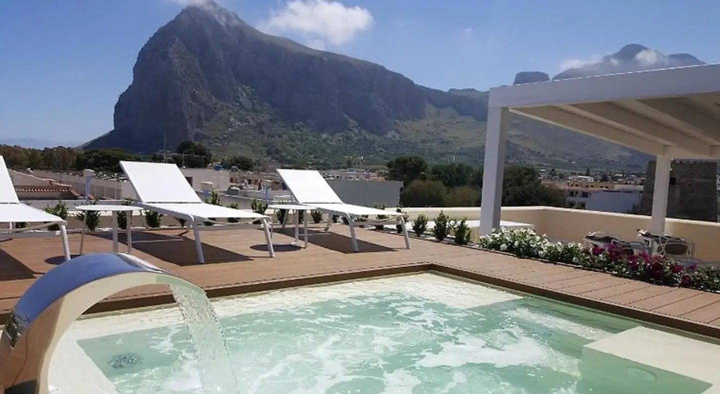 Artemide Hotel OUTDOOR_POOL