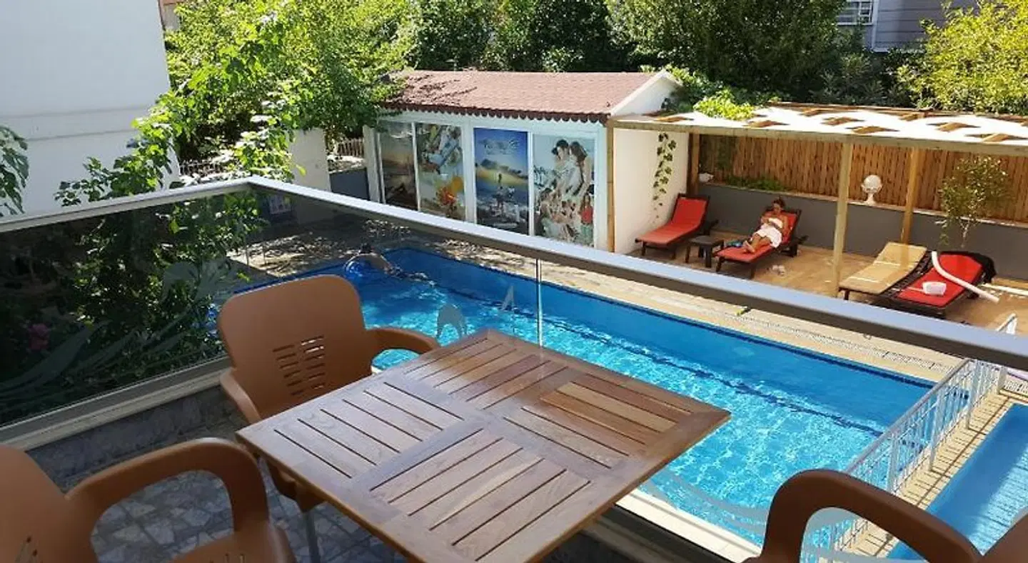 Royal Loft Suit OUTDOOR_POOL