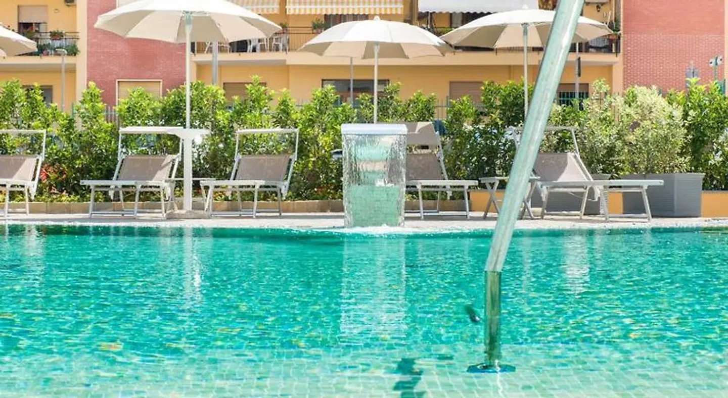 Leone OUTDOOR_POOL