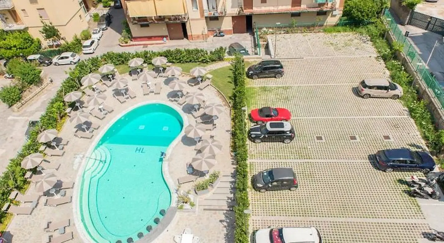 Leone OUTDOOR_POOL