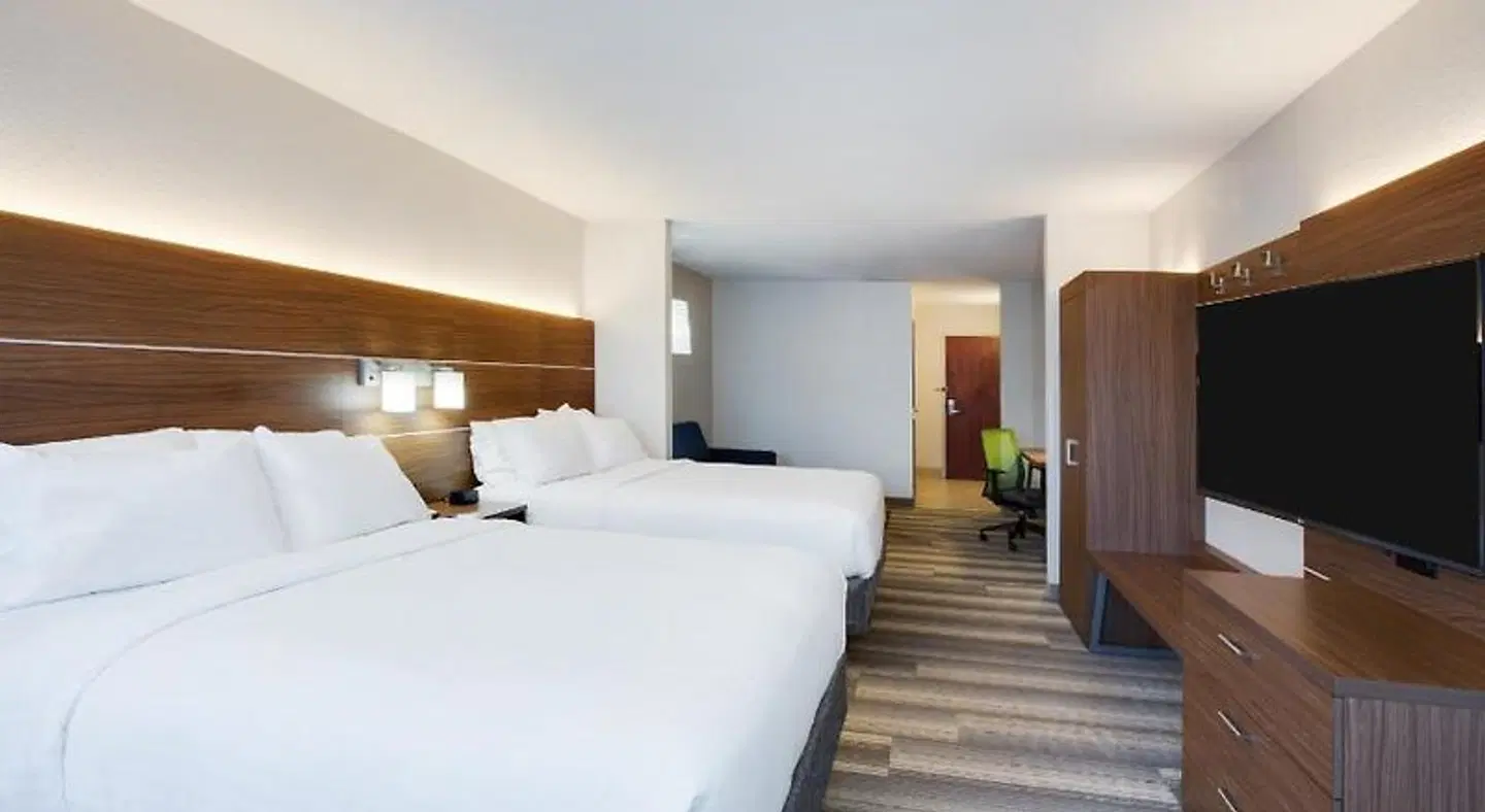 Holiday Inn Express & Suites Tampa-Fairgrounds-Casino by IHG ROOM_EXAMPLE