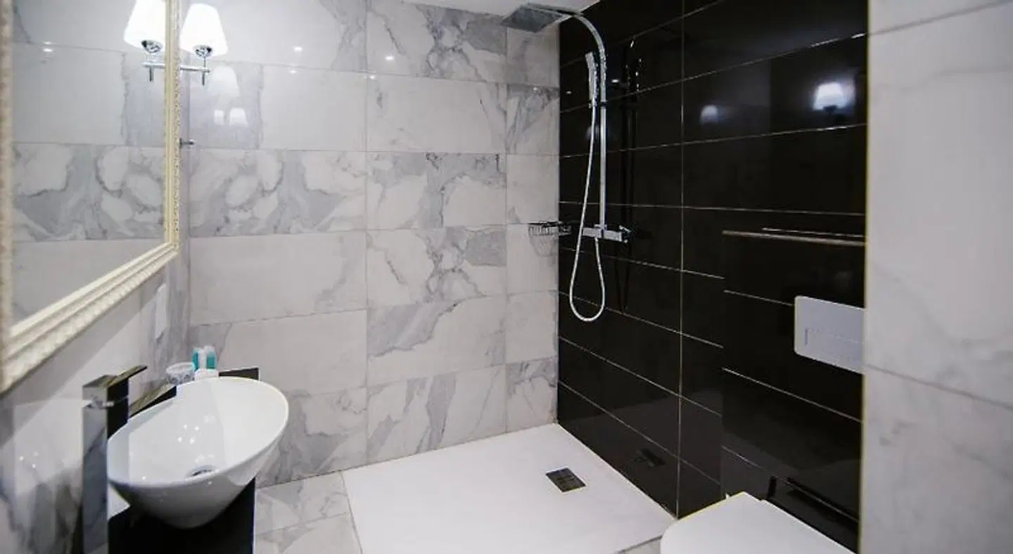 Qbic City Hotel Badezimmer