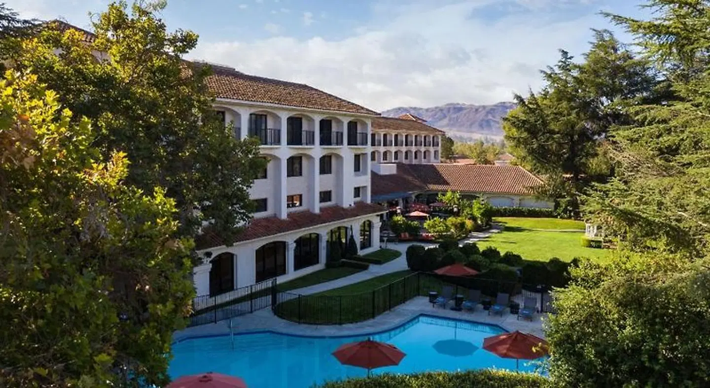 Hyatt Regency Westlake EXTERIOR