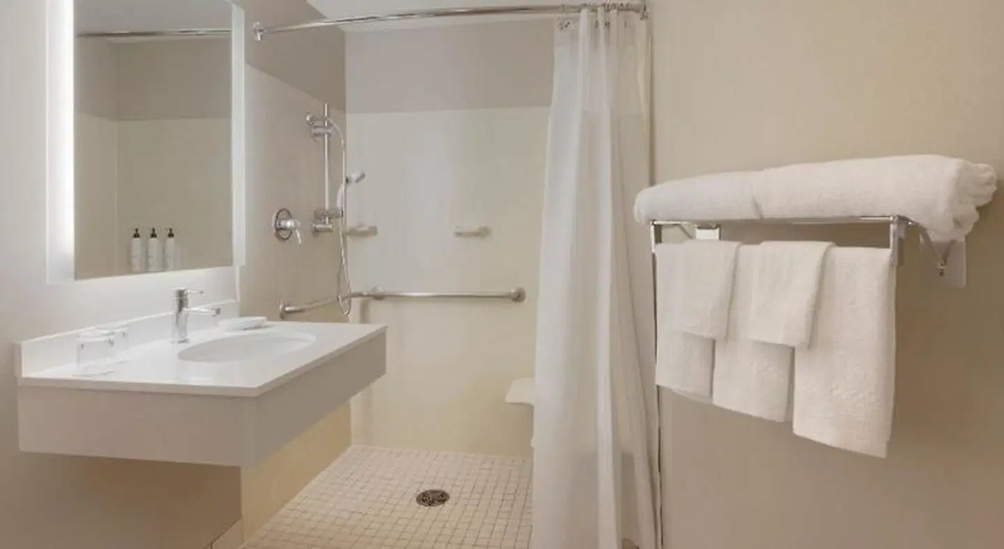 SpringHill Suites by Marriott Newark Liberty International Airport Badezimmer