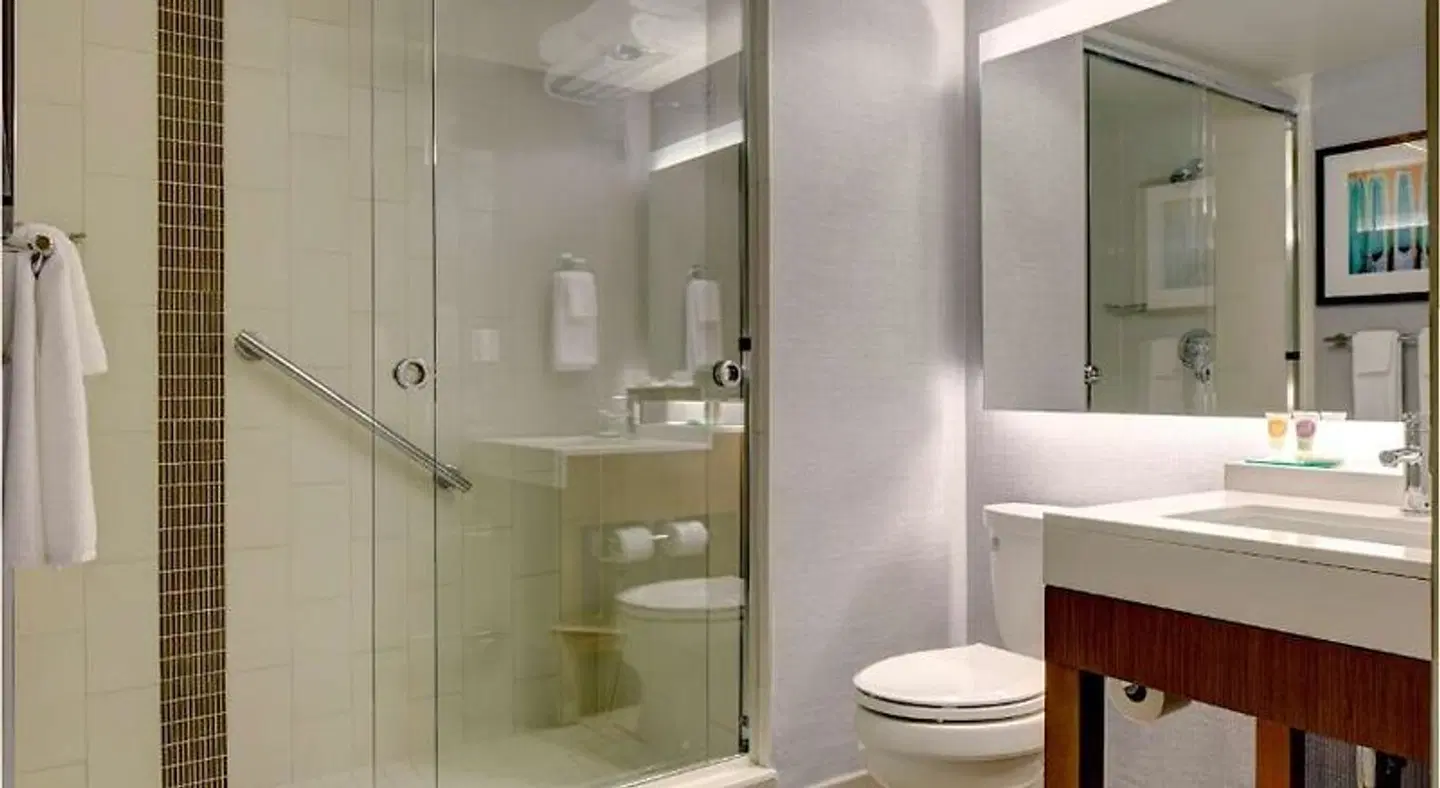 Hyatt Place New York Yonkers Badezimmer