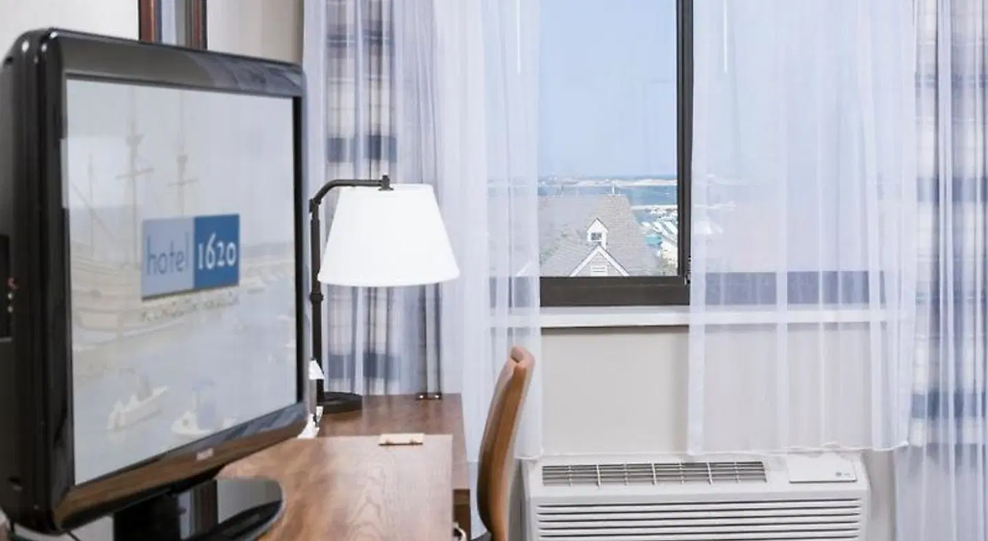 Radisson Hotel Plymouth Harbor ROOM_EXAMPLE